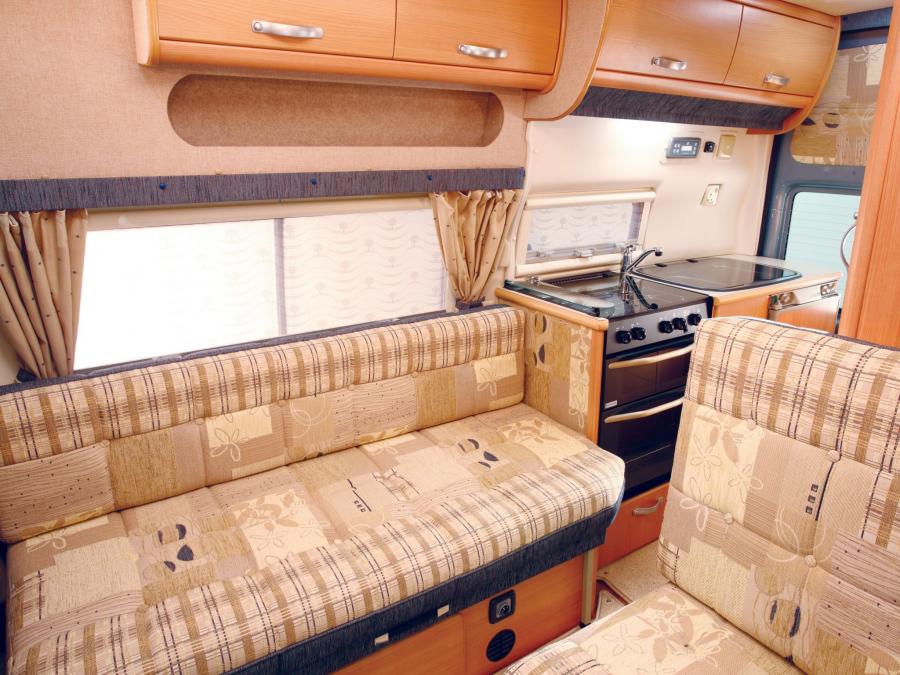 Интерьер Auto-Sleepers Duetto 2010 года  (фото 2 из 2)